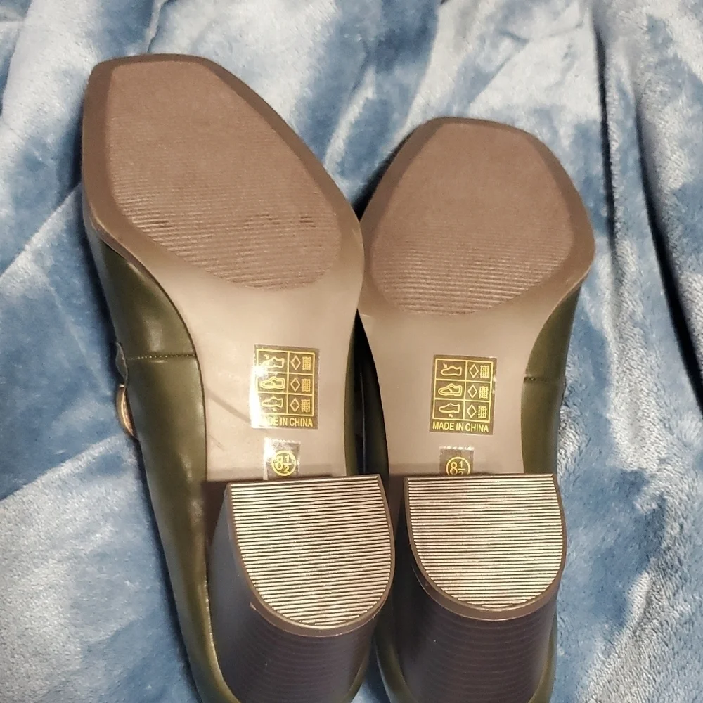 Journee Collection Green Heeled Loafers with Classic Design Nwot